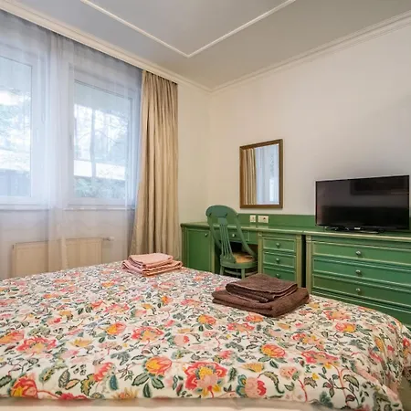 Apartment Spacious And Stylish 2bdrm Near Tokuda Hospital Sofia