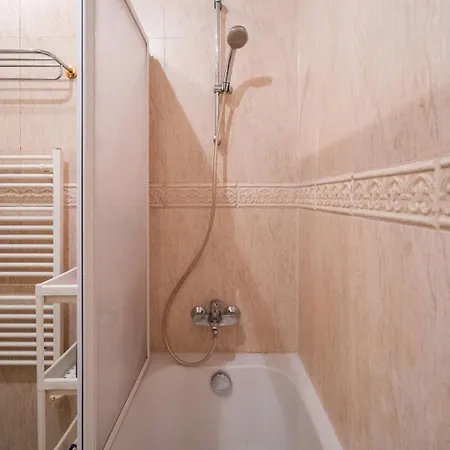Spacious And Stylish 2bdrm Near Tokuda Hospital Apartment
