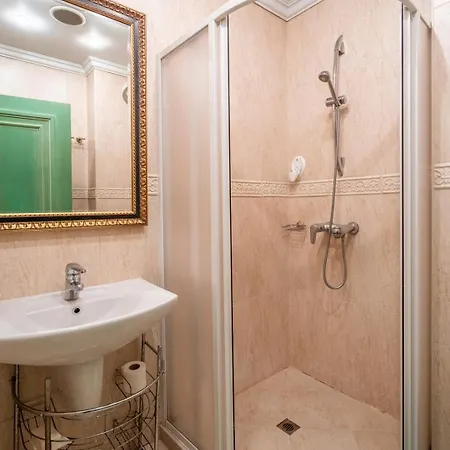 Spacious And Stylish 2bdrm Near Tokuda Hospital Apartment