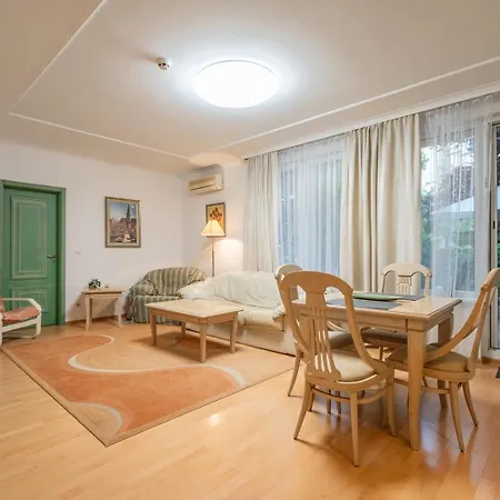 Apartment Spacious And Stylish 2bdrm Near Tokuda Hospital