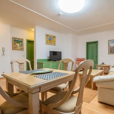 Spacious And Stylish 2bdrm Near Tokuda Hospital Apartment *