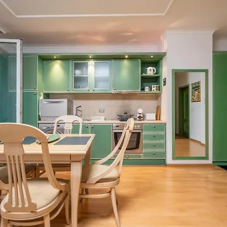 Apartment Spacious And Stylish 2bdrm Near Tokuda Hospital Sofia