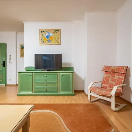 Apartment Spacious And Stylish 2bdrm Near Tokuda Hospital
